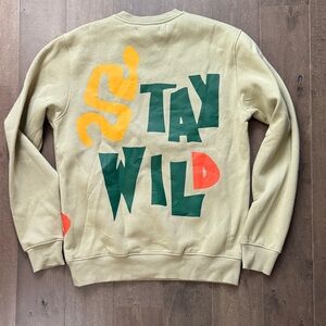 Roku Studio Stay Wild Graphic Crewneck Sweatshirt Size Medium